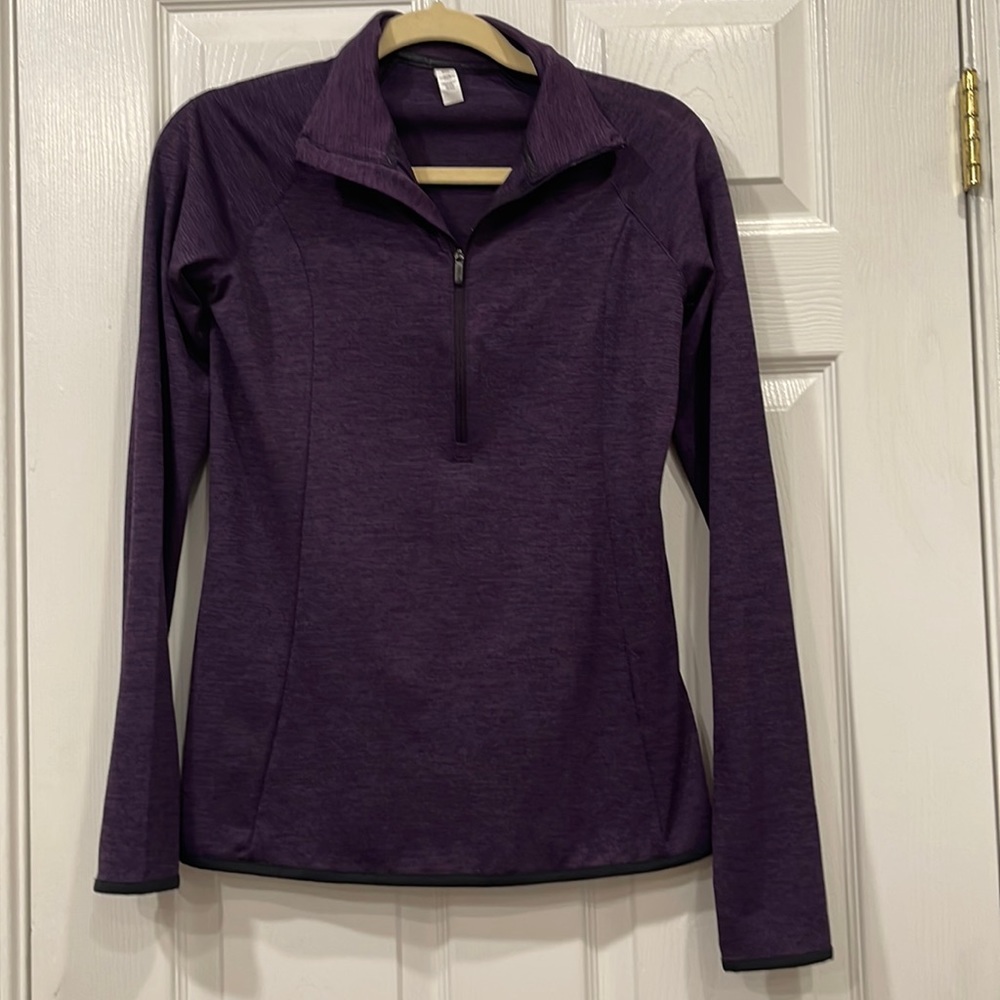 🌟FINAL PRICE🌟(NWOT) BRAND NEW UNDER ARMOUR FITTED EXERCISING LIGHT SWEETER
